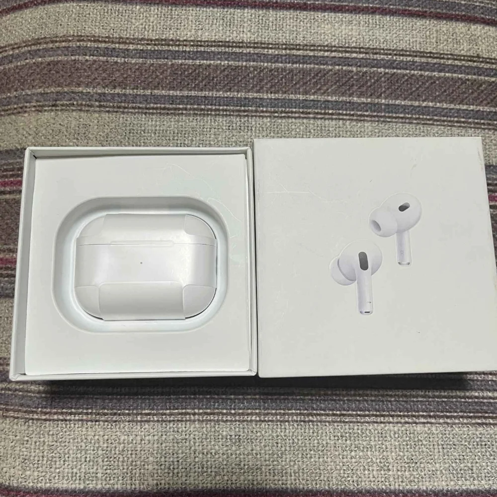 New Wireless Earbuds with Charging Case - White